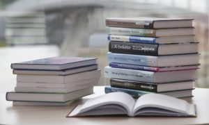 איך לחסוך כסף על ספרים – דרכים לקרוא יותר תוך הוצאה פחותה